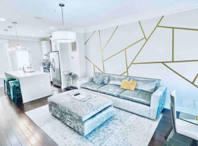 Gorgeous Upscale 4 Level Modern 4BR Home with Parking